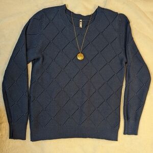Leo & Nicole Crew Neck Sweater in Deep Blue